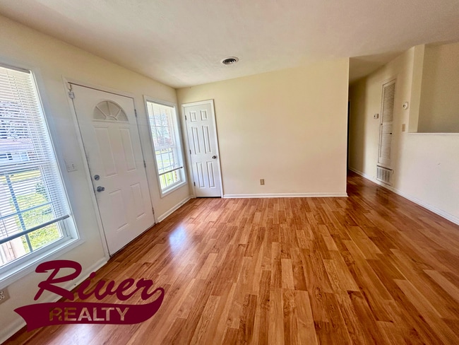 Building Photo - | $1250 | Charming 3-bedroom home with spacious yard for rent now!