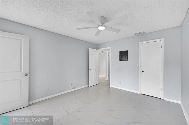 Building Photo - 3350 Pinewalk Dr N