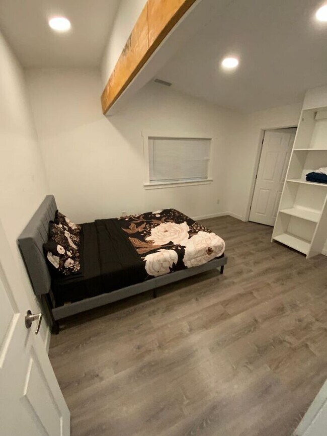 Building Photo - Puyallup Valley 2bdr 2 bath