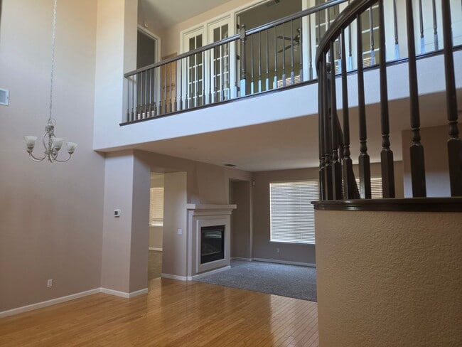 Building Photo - Stunning 4 Bed, 4 Bath Two-Story Home