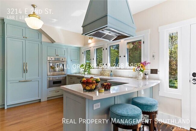 Building Photo - 4 BEDROOM 3 1/2 BATH ESTATE SITUATED IN PR...