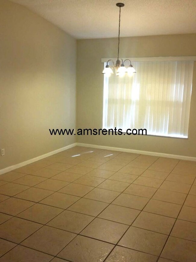Building Photo - Spacious 3 bedroom 2 bath in Apopka
