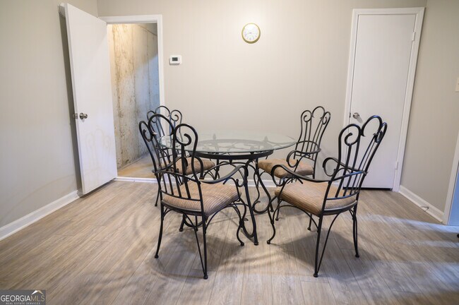 Building Photo - 390 Stoneridge Way