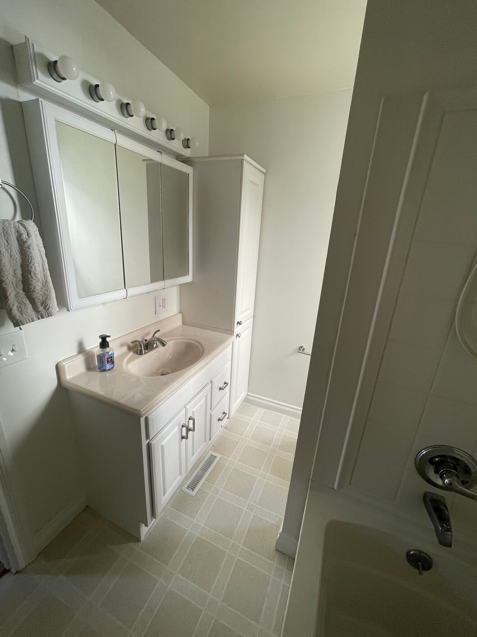 Bathroom with hooks for towels and hand towel - 1219 State St