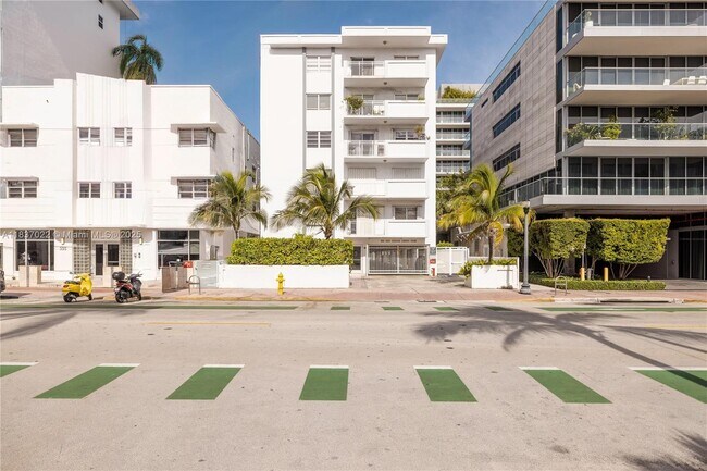Building Photo - 325 Ocean Dr