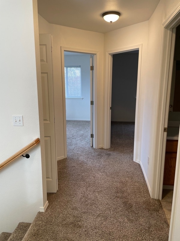 Building Photo - 1050 SE Miller Ave