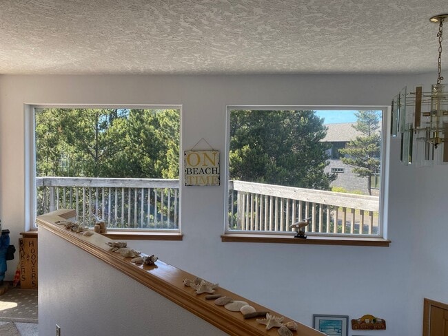 Building Photo - Octagonal Beach House - Sleeps 10 - MID-TERM