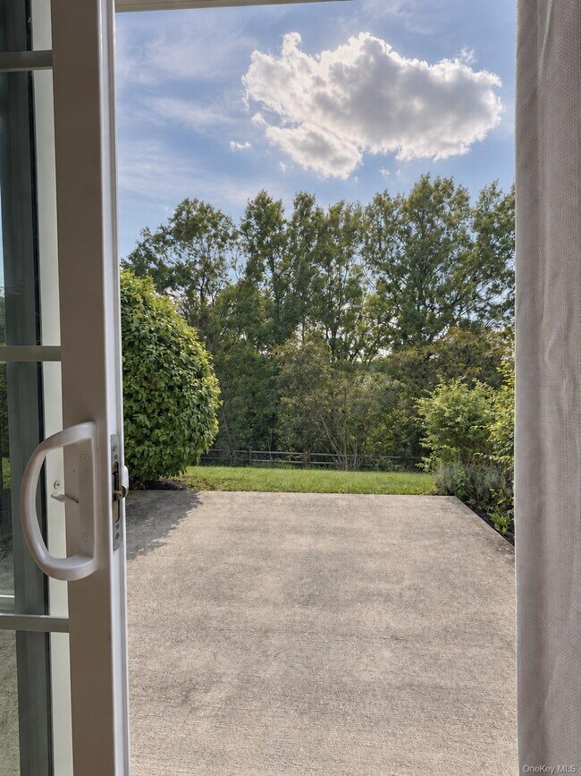 Building Photo - 1115 Balsam Dr