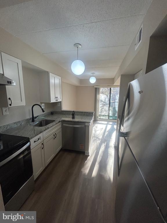 Building Photo - 5645 Harpers Farm Rd