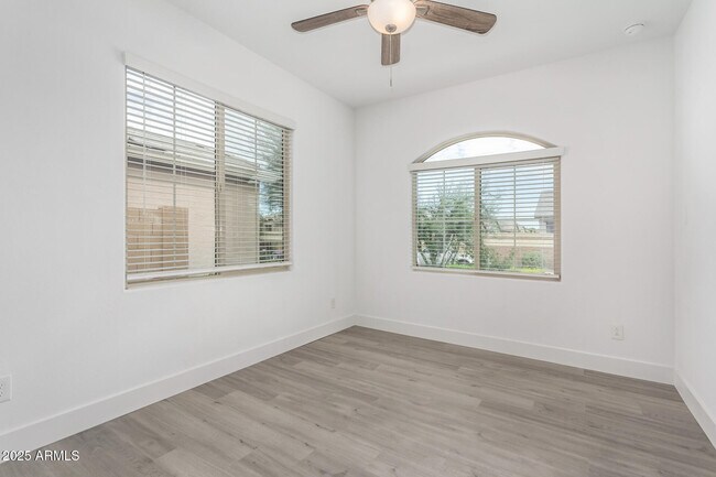 Building Photo - 7276 S 22nd Ln