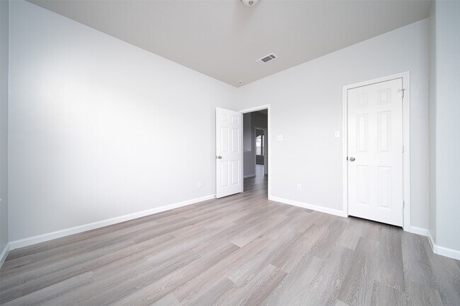 Building Photo - 13111 S Bellaire Estates Dr