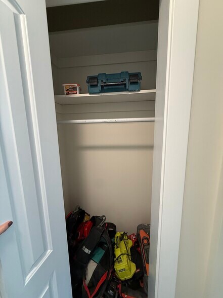 Building Photo - 3838 N Greenview Ave