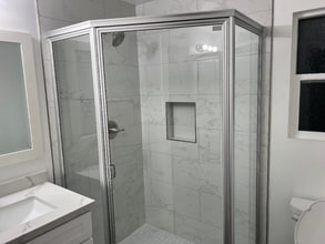 Building Photo - 916 E Rose Ave