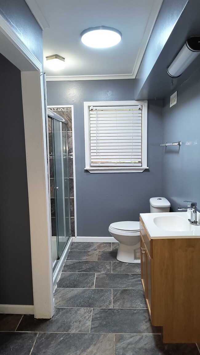 Building Photo - 107 Friendswood