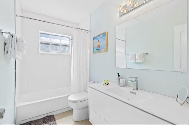 Building Photo - 304 SE 4th St