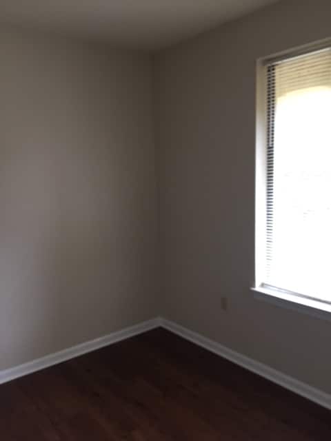 Building Photo - 1004 Brinker Dr