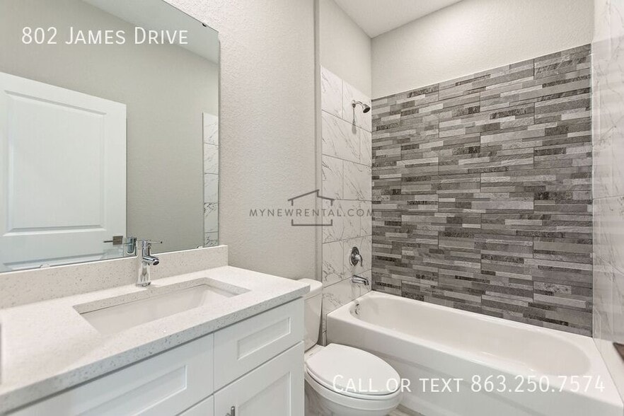 Building Photo - 802 James Dr