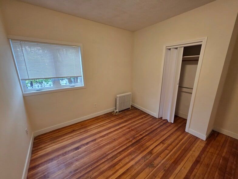 Building Photo - 1028 Fellsway