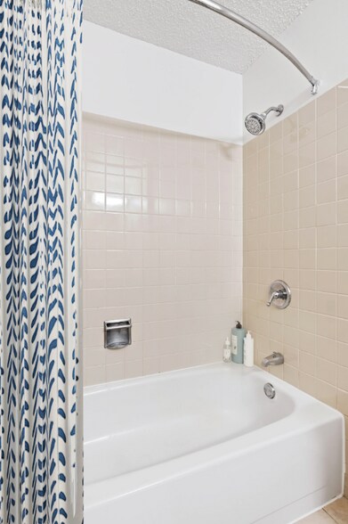 Building Photo - 710 N Dearborn St