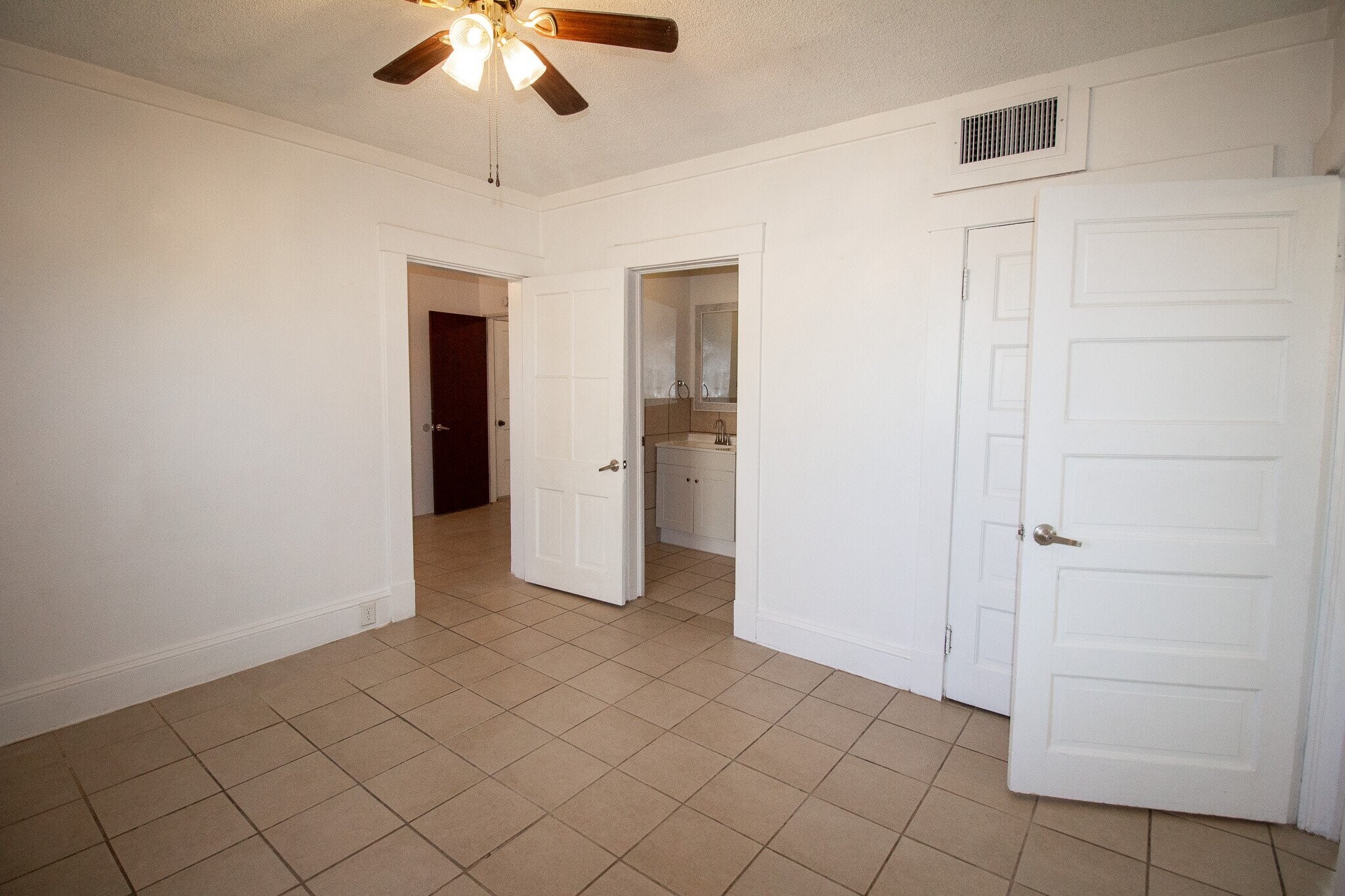 Building Photo - 3510 Porter Ave