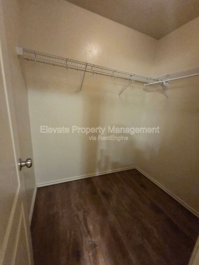 Building Photo - 913 West Prairie Wind Way