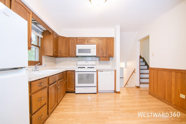 Building Photo - 16 Longwood Dr