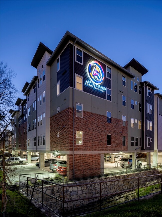 Building Photo - 1800 S I-35 Frontage Rd