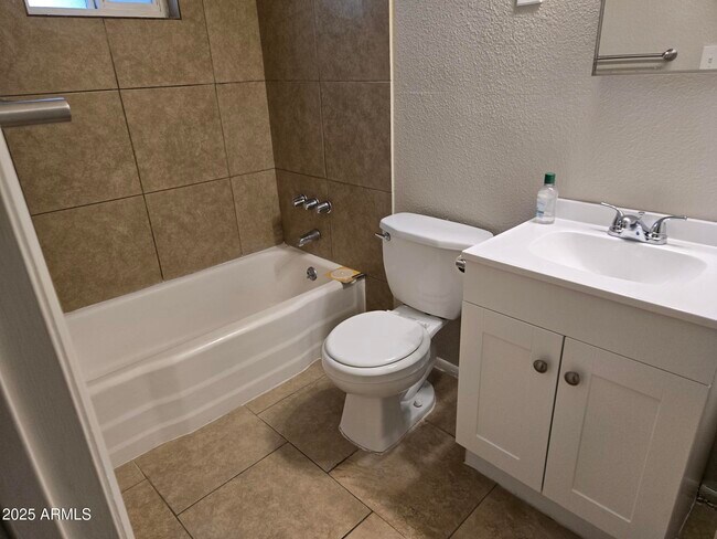 Building Photo - 902 E Southern Ave