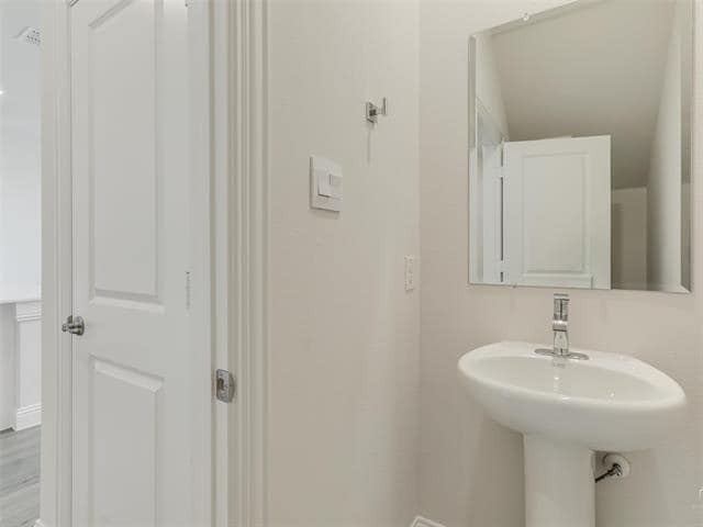 Building Photo - 1506 Lake District Dr