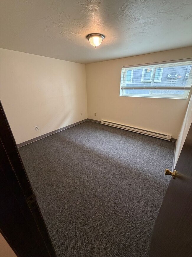 Building Photo - (907) Bluewood Apartments - 1 Bedroom / 1 Bath