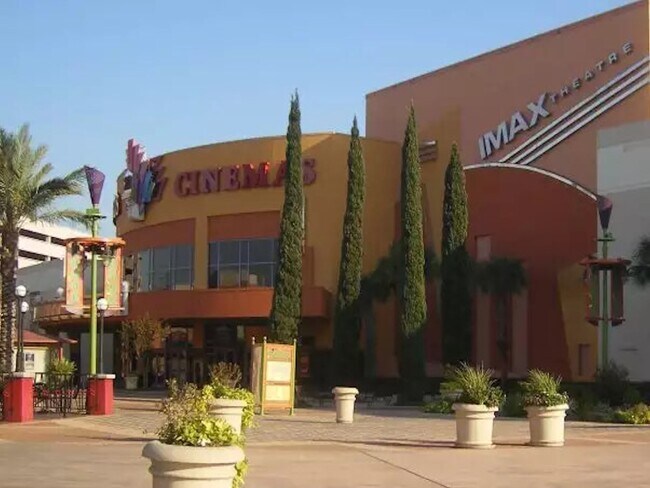 Building Photo - 8277 Kingsbrook Rd