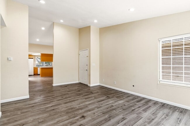 Building Photo - Union City 4-Bed, 2-Bath w/ 2-Car Garage & Vaulted Ceilings