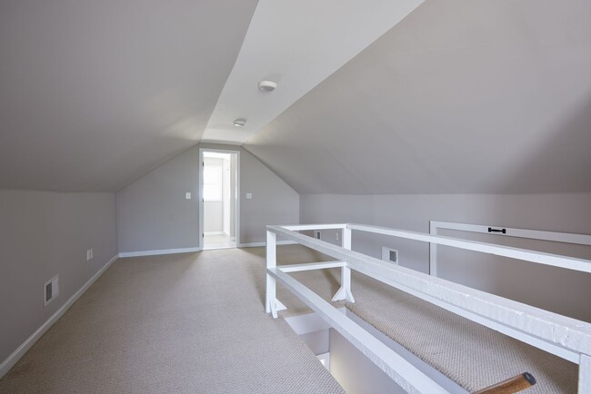 Building Photo - Charming 3BR/2BADetached Bungalow Blocks to the Arboretum is Move-in Ready!