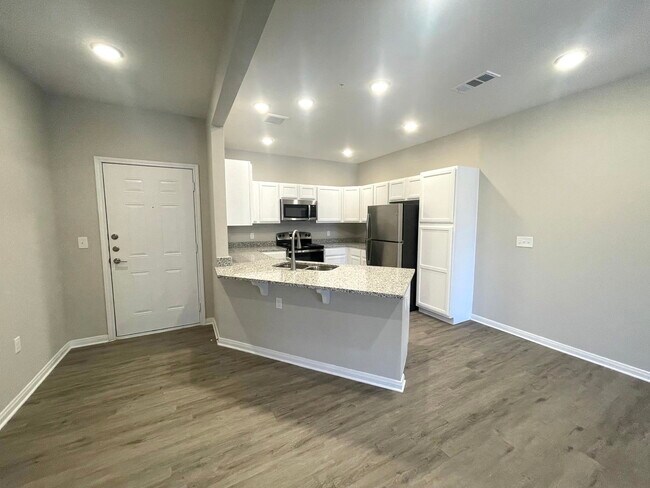 Primary Photo - 300 Willow Grv Wy