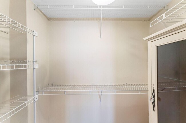 Building Photo - 6917 Collins Ave