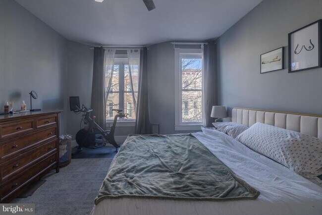 Building Photo - 835 Wellington St