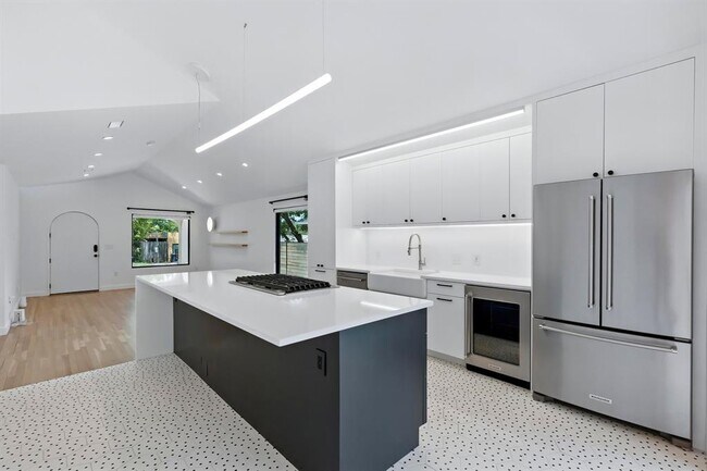 Building Photo - 5207 Avenue F