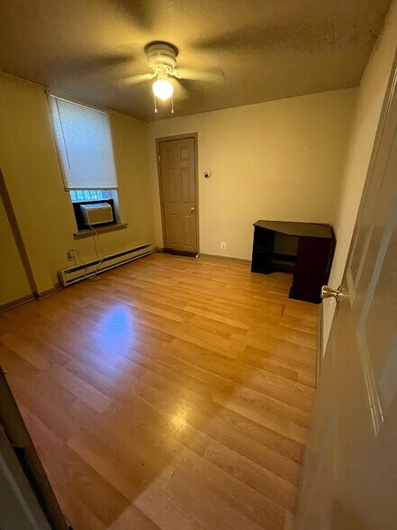 Bedroom 1 - Desks comes with apartment - 3103 Haverford Ave