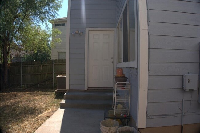 Building Photo - 1512 Parkfield Cir