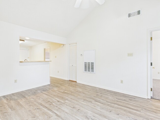 Building Photo - 1802 Woodsman Dr