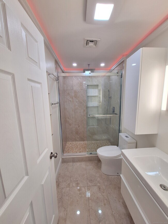 Building Photo - 238 Skyview Dr