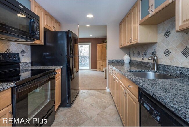 Building Photo - 3 br, 1.5 bath House - 249 Holly Dr.