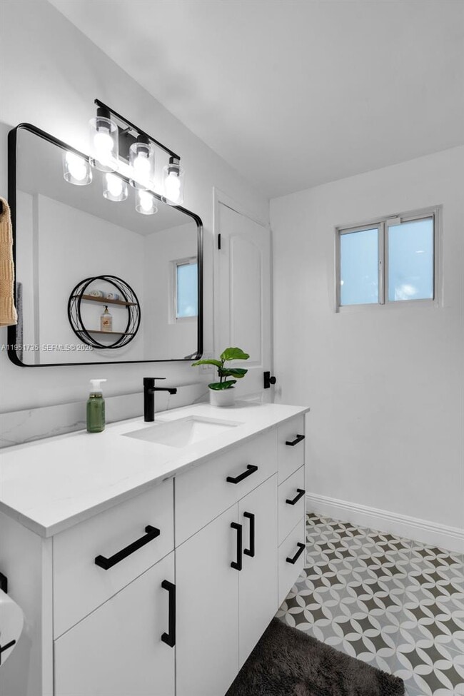 Building Photo - 5930 SW 47th St