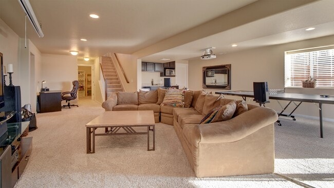 Building Photo - 5 Bedroom Ranch Home on North End