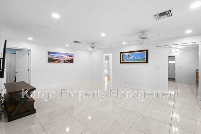 Building Photo - 244 Greymon Dr