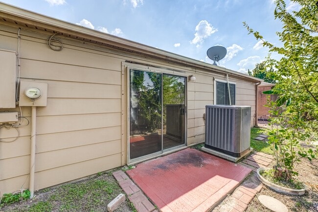 Building Photo - 9206 Beringwood Dr