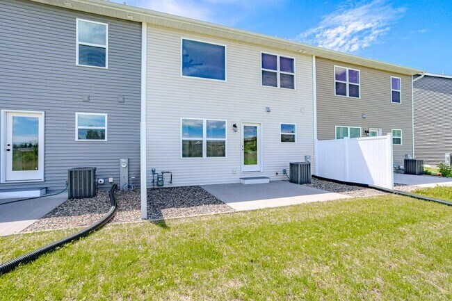 Building Photo - 3504 Green Pastures Ln
