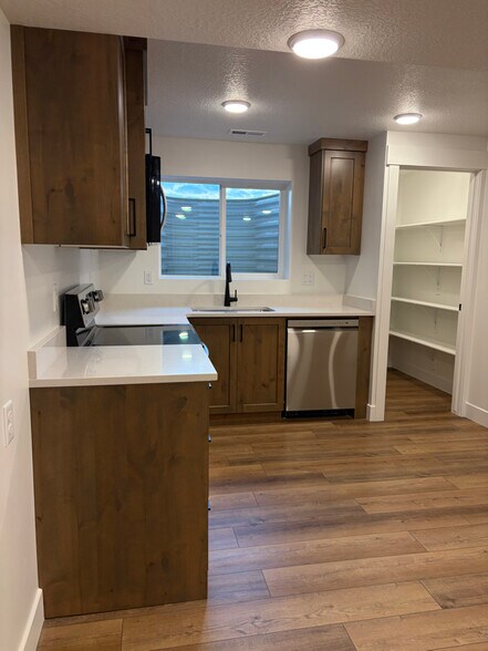 Building Photo - 184 N Rick Way