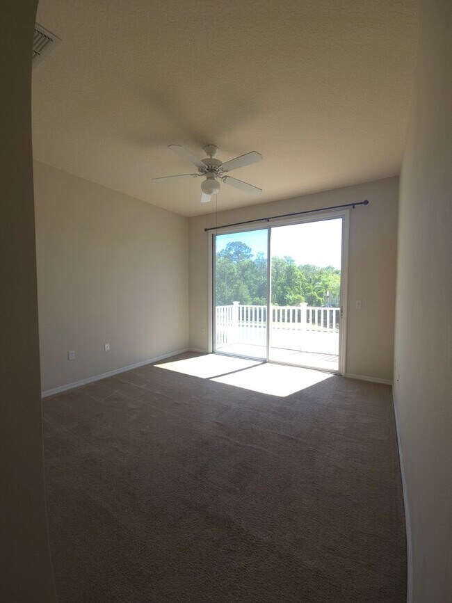 Building Photo - 102 Monroe Cir