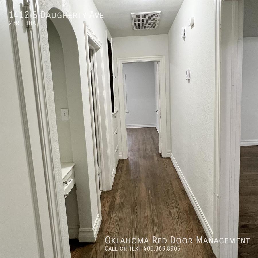 Building Photo - 1412 S Daugherty Ave